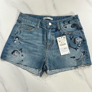 Zara Embroidered Jean Shorts. Size 4.